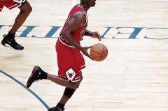 乔丹最后一次回公牛主场3分钟鼓掌 - 体坛新闻分类下的文章配图