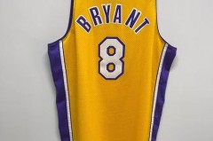 科比的八号球衣是在什么时候 - 资讯追踪分类下的文章配图