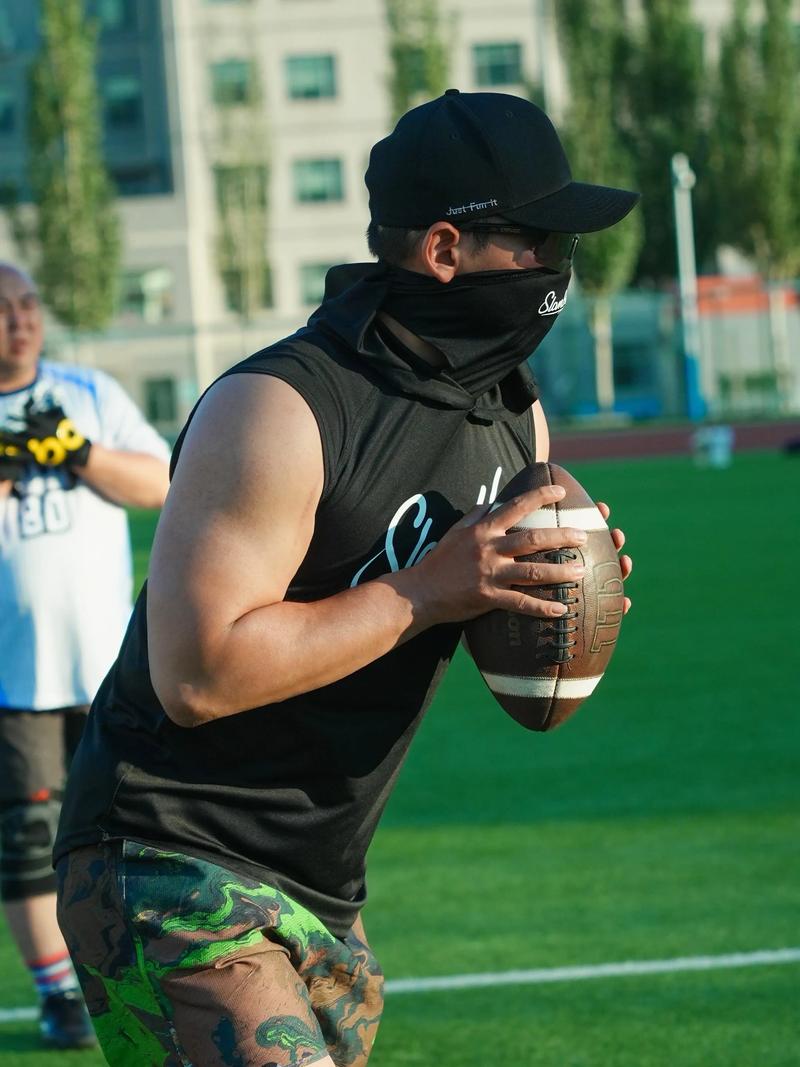 橄榄球运动员怎样训练