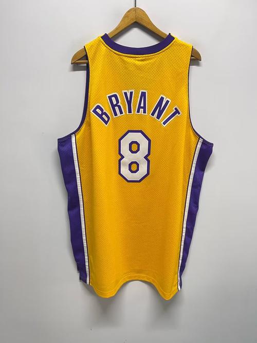 科比的八号球衣是在什么时候