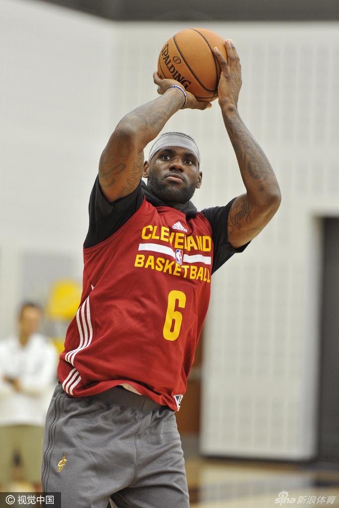 詹姆斯每天训练几个小时能出汗