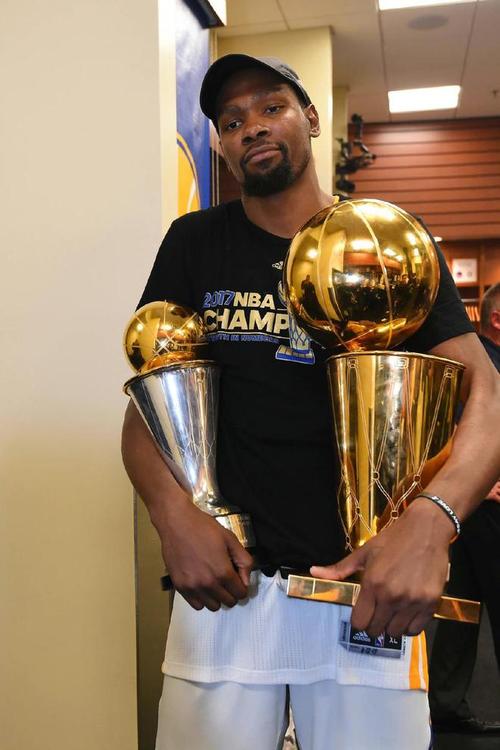 杜兰特几个总冠军奖杯啊