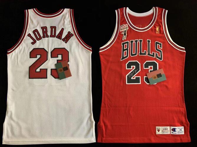 乔丹亲签球衣