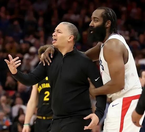 哈登和阿泰斯特赛后采访