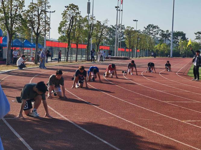 田径比赛有200米吗