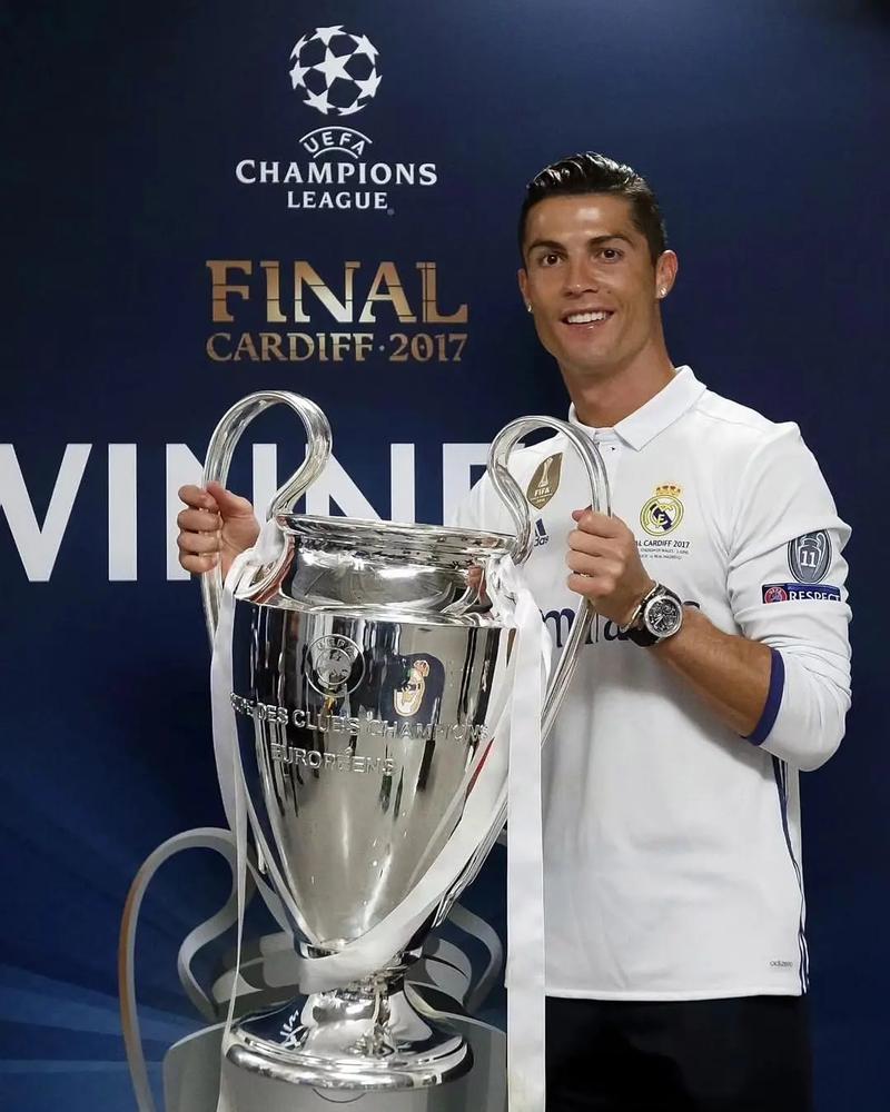 c罗皇马年薪多少钱