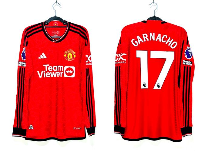 下赛季曼联球衣