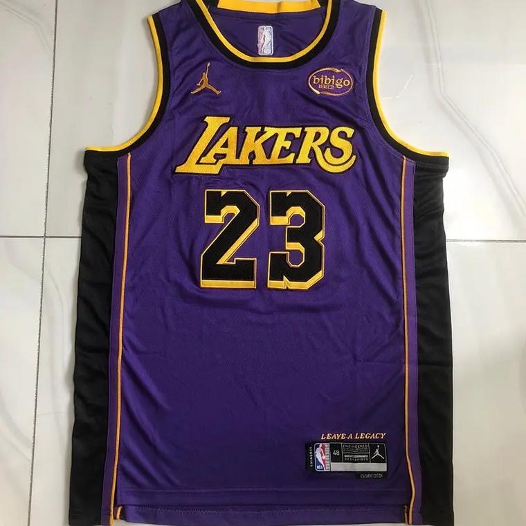 詹姆斯球衣号码换了吗