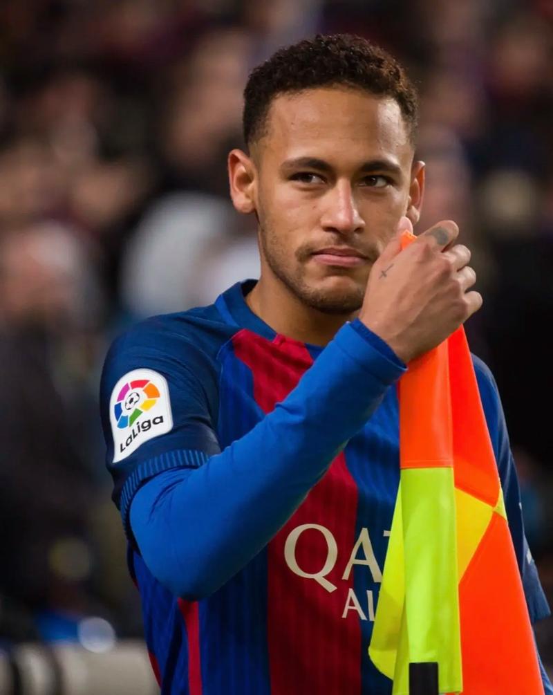 内马尔在巴萨效力多久